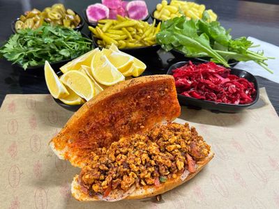 Yarım Ekmek Arası Tavuk Tantuni