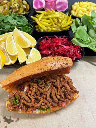 Yarım Ekmek Arası Et  Tantuni