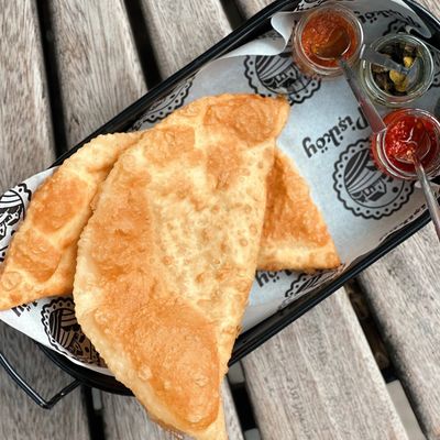 Zeytinli Patlıcanlı Köz Biberli Çi Börek