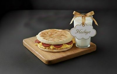 Sucuklu Yumurtalı Bazlama Tost
