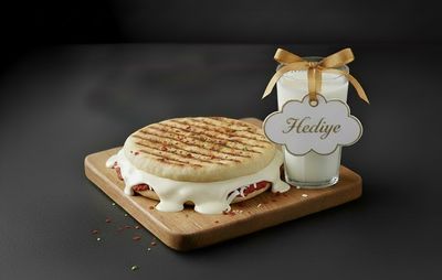 Acılı Kaşarlı Bazlama Tost