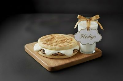 Kaşarlı Mantarlı Bazlama Tost