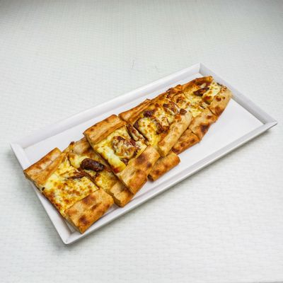 Kaşarlı Sucuklu Pide