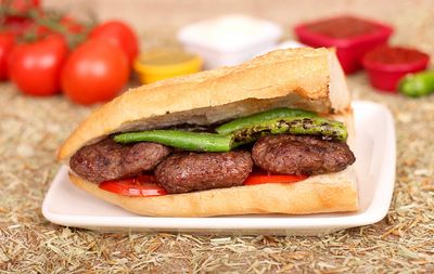 3/4 Ekmek Arası Izgara Köfte