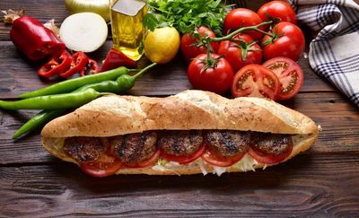 Tam Ekmek Arası Izgara Köfte