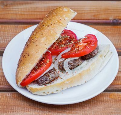 Yarım Ekmek Arası Izgara Köfte