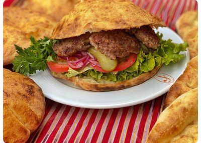 Tombik Ekmek Arası Izgara Köfte