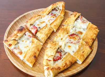 Kaşarlı Yumurtalı Pide