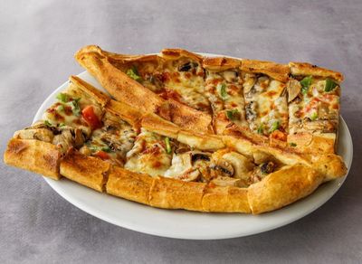 Kaşarlı Mantarlı Pide