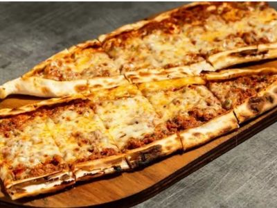 Kıymalı Yumurtalı Pide
