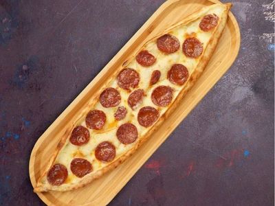 Sucuklu Kaşarlı Pide