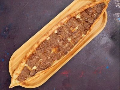 Kavurmalı Kaşarlı Pide