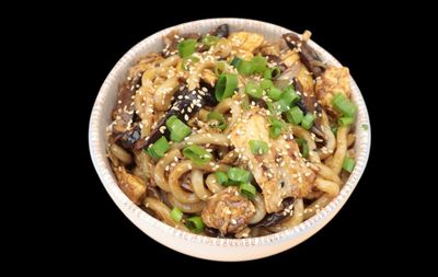 Tavuklu Udon (Kore Usulü)