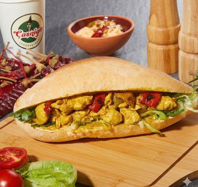 Köri Tavuklu Sandviç