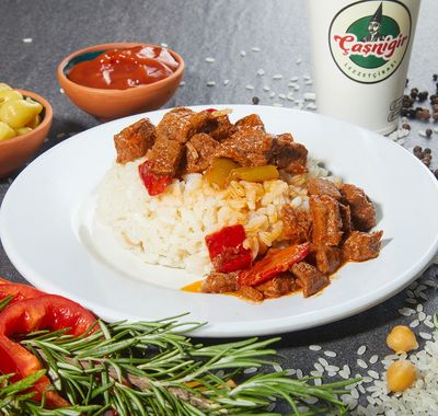 Pilav Üstü Soslu Kuşbaşı