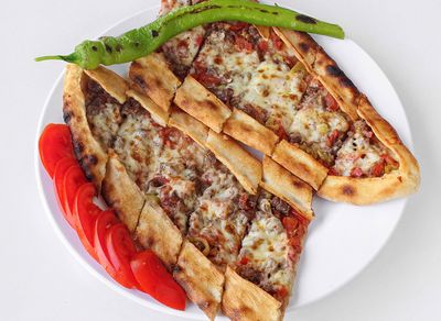 Kavurmalı Pide