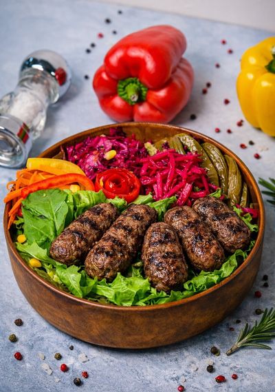 Izgara Köfteli Salata