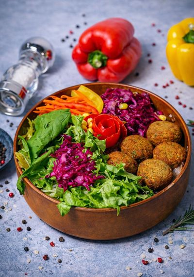 Vejetaryen Falafel Salata