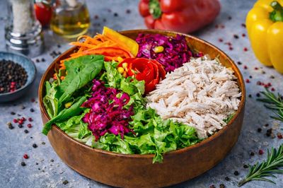 Haşlanmış Tavuklu Salata