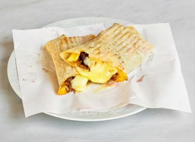 Soslu Kaşarlı Et Döner Dürüm