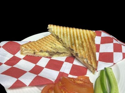 Kavurmalı Kaşarlı Tost