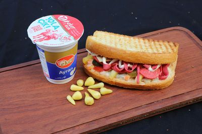 Ayvalık Tostu & Ayran Menü