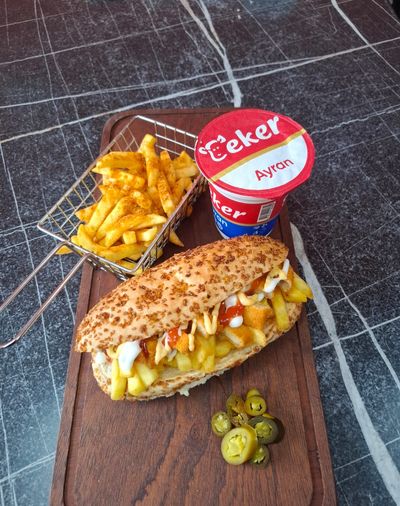 Schnitzel Sandviç & Ayran Menü