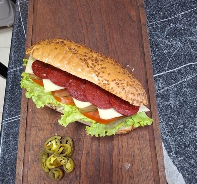 Kaşarlı Sucuklu Sandviç & Ayran Menü