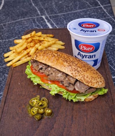 Kavurmalı Sandviç & Ayran Menü