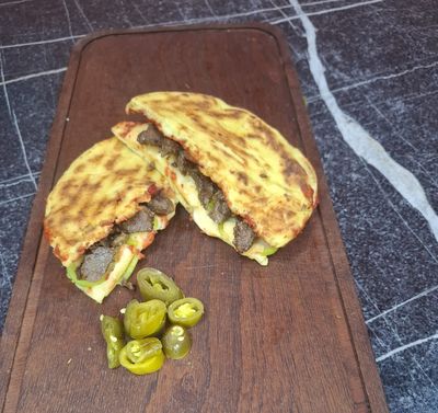 Kavurmalı Kaşarlı Bazlama Tost & Ayran Menü