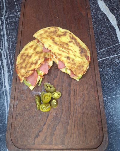 Salamlı Kaşarlı Bazlama Tost & Ayran Menü