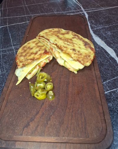 Yumurtalı Sucuklu Kaşarlı Bazlama Tost Menü