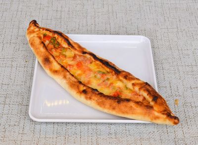 Sosisli Kaşarlı Pide