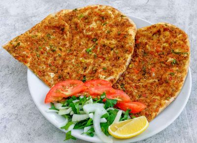 Sarımsaklı Lahmacun