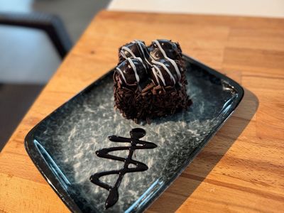 Siyah Profiterol Pastası