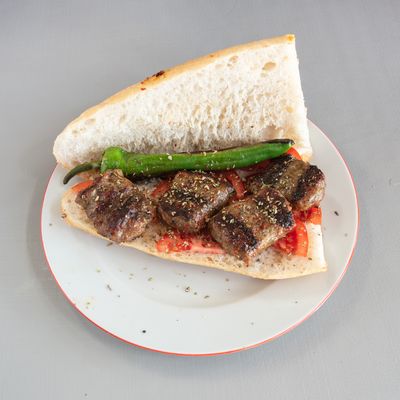 Yarım Ekmek Arası Köfte