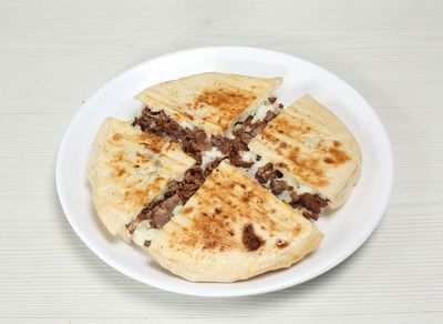 Kavurmalı Kaşarlı Bazlama Tost
