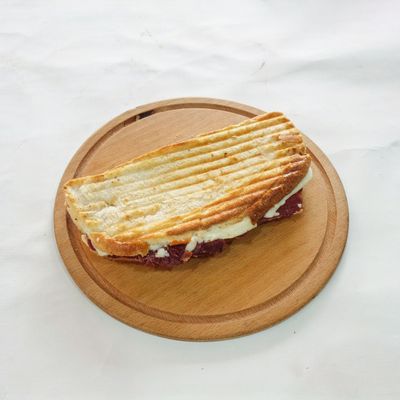 Ayvalık Ekmeği Arası Karışık Tost