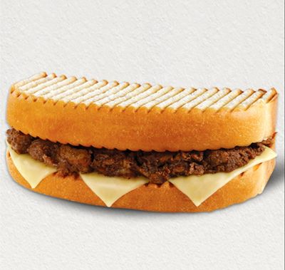 Ayvalık Ekmeğine Kavurmalı Kaşarlı Tost