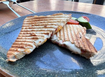 3 Peynirli Tost