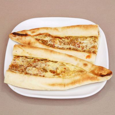 Kıymalı Yumurtalı Pide