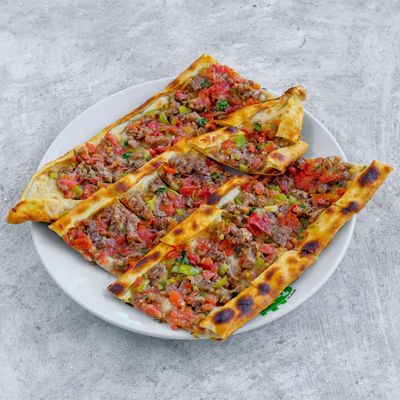 Kuşbaşılı Kaşarlı Pide