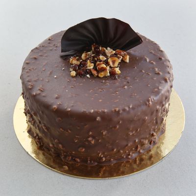 Krokanlı Yaş Pasta (6-8 Kişilik)