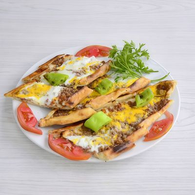 Pastırma Kaşarlı Yumurtalı Pide