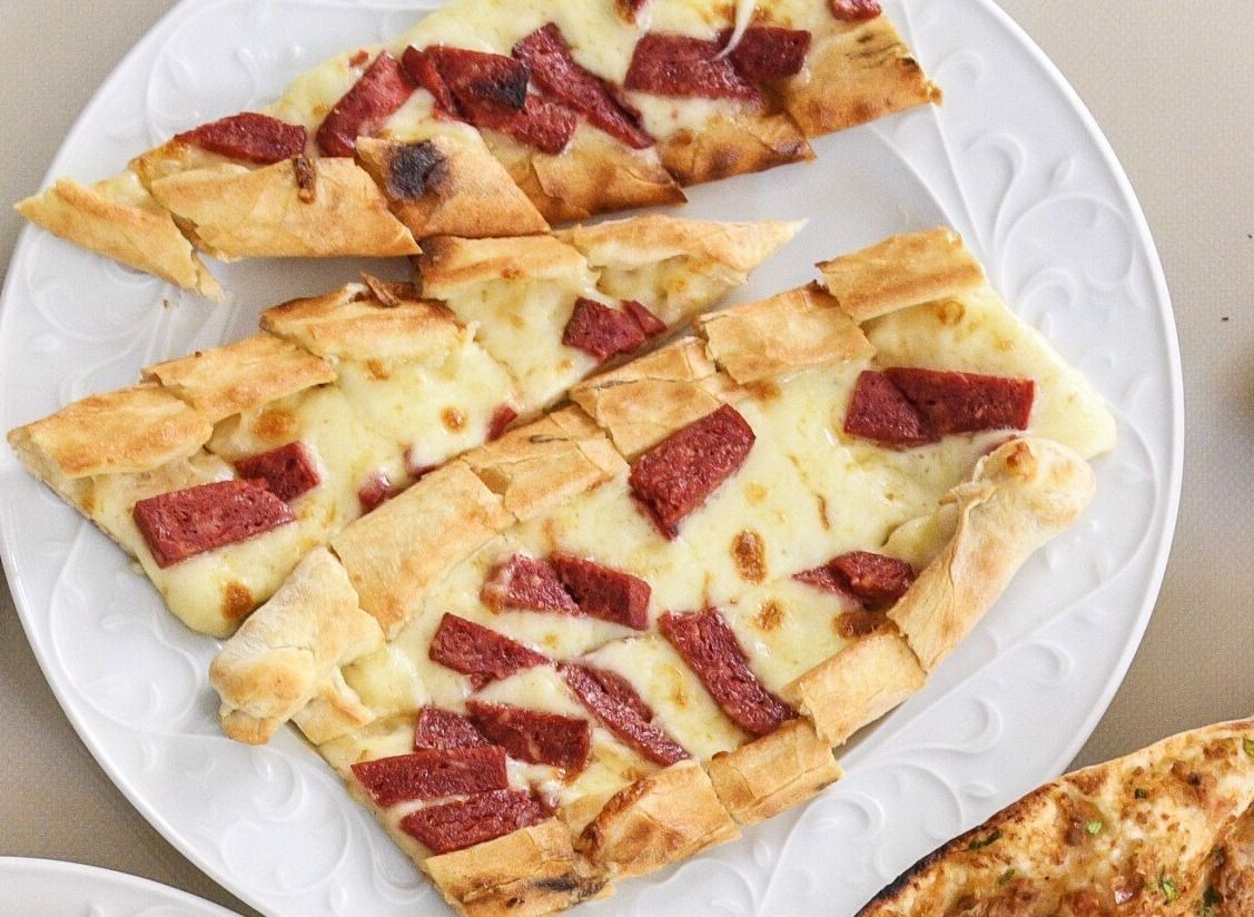 Kaşarlı Sucuklu Pide