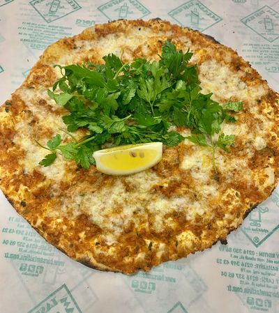 Kaşarlı Lahmacun