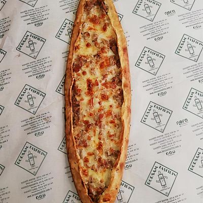 Kuşbaşılı Kaşarlı Pide