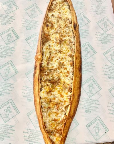 Kıymalı Kaşarlı Pide