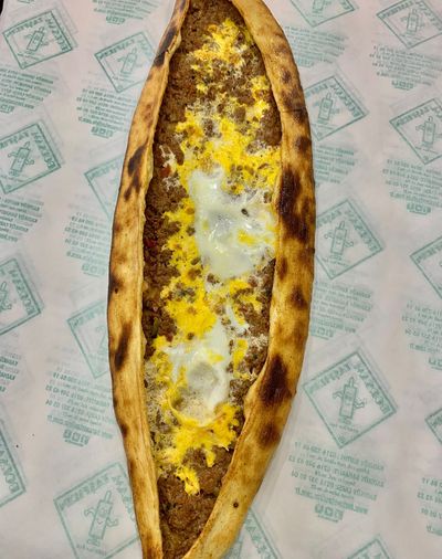 Kıymalı Yumurtalı Pide