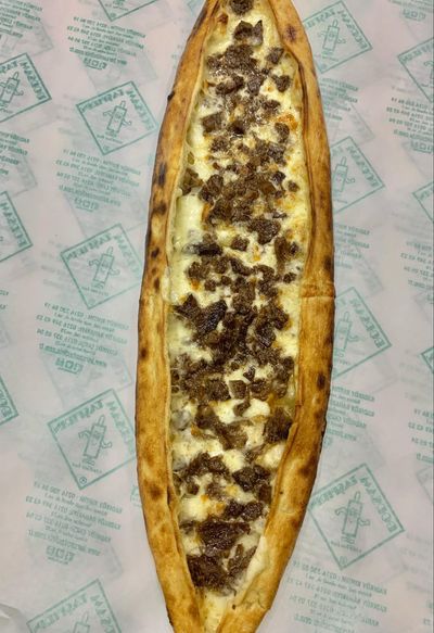 Kavurmalı Kaşarlı Pide